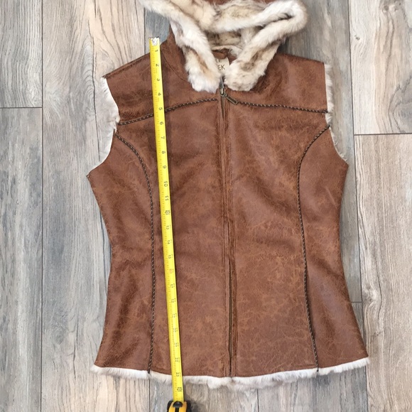 Cripple Creek Faux Fur Vest - Picture 6 of 9